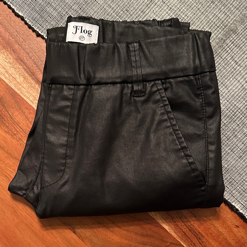 BEVY FLOG Black Skinny Pants. Size 27